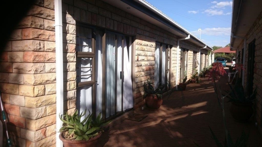 To Let 1 Bedroom Property for Rent in Langenhovenpark Free State